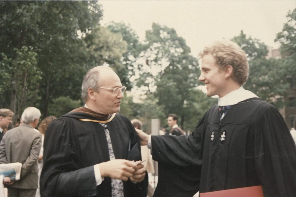Jorge Silvetti shakes the hand of a graduating student.